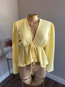 Blusa de manga amarela